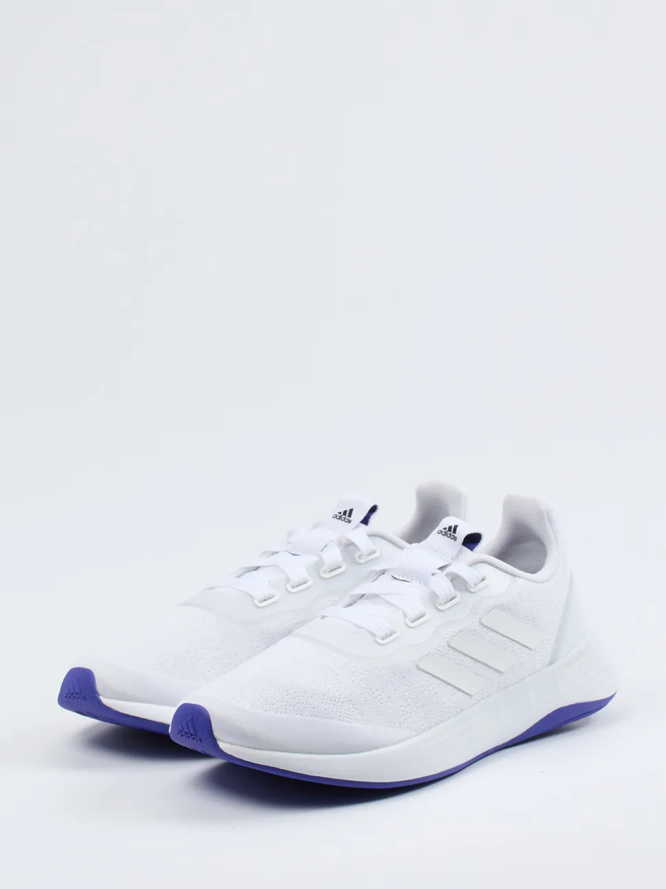 Adidas – Sneaker aus Textil in Weiß mit Primeblue