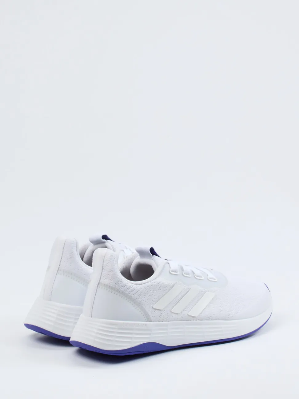 Adidas – Sneaker aus Textil in Weiß mit Primeblue