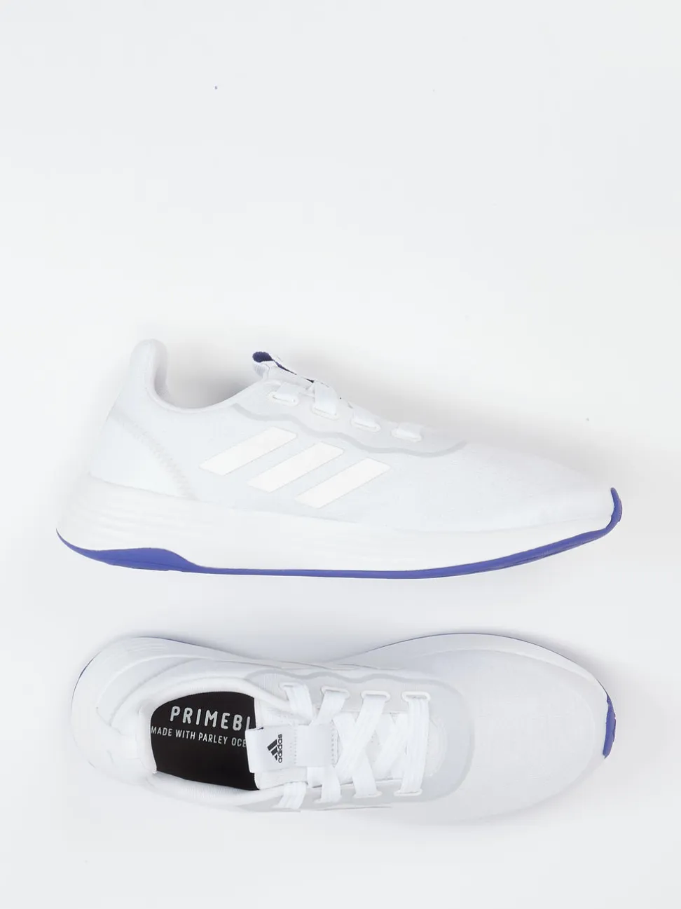 Adidas – Sneaker aus Textil in Weiß mit Primeblue