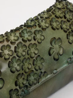 Alchimia – Clutch aus Kalbleder mit Blumenapplikation