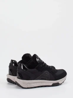 Allrounder – Outdoor-Sneaker aus Veloursleder und Mesh
