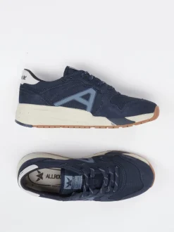 Allrounder – Retro-Sneaker aus Velours und Mesh Blau