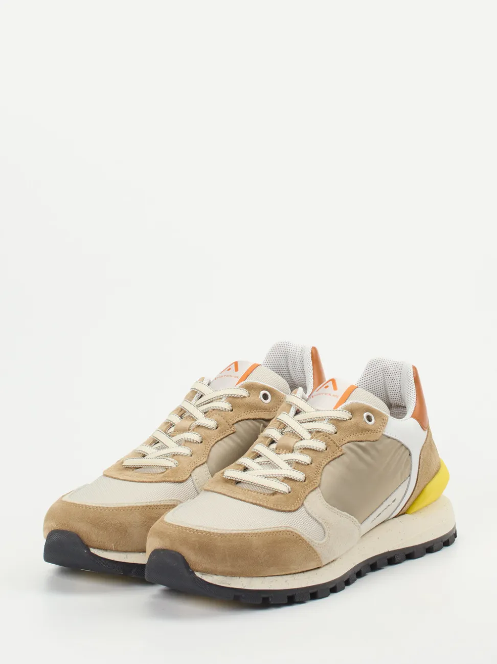 Ambitious – Retro-Sneaker aus Veloursleder beige
