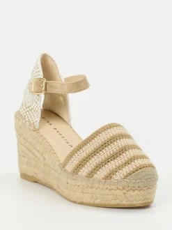 Andrea Puccini – Keilsandaletten aus Textil in Beige