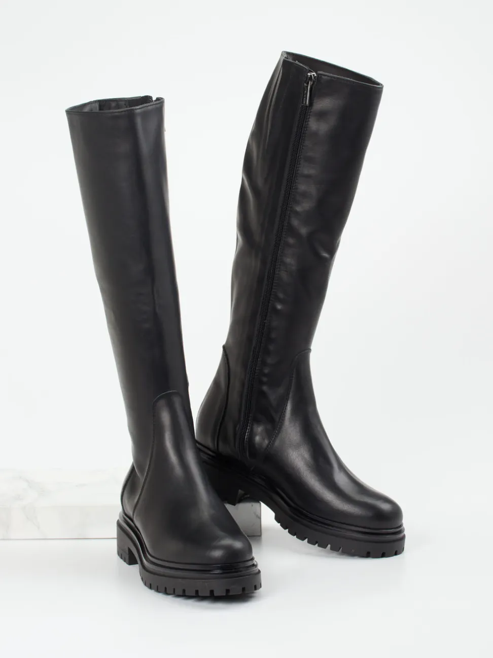 Andrea Puccini – Kniehohe Boots aus Kalbleder schwarz