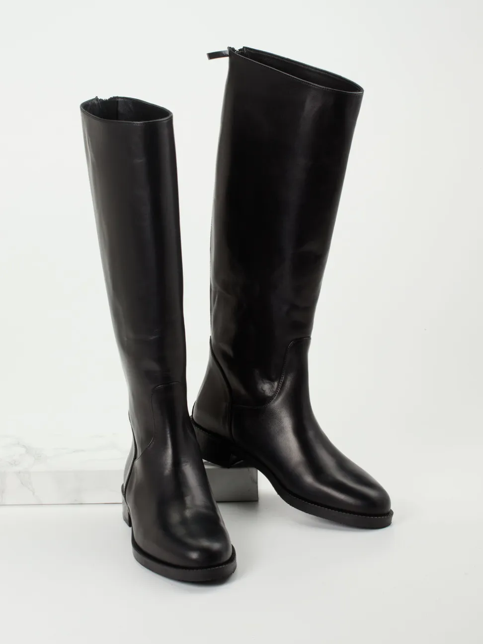 Andrea Puccini – Kniehohe Stiefel aus Kalbleder schwarz