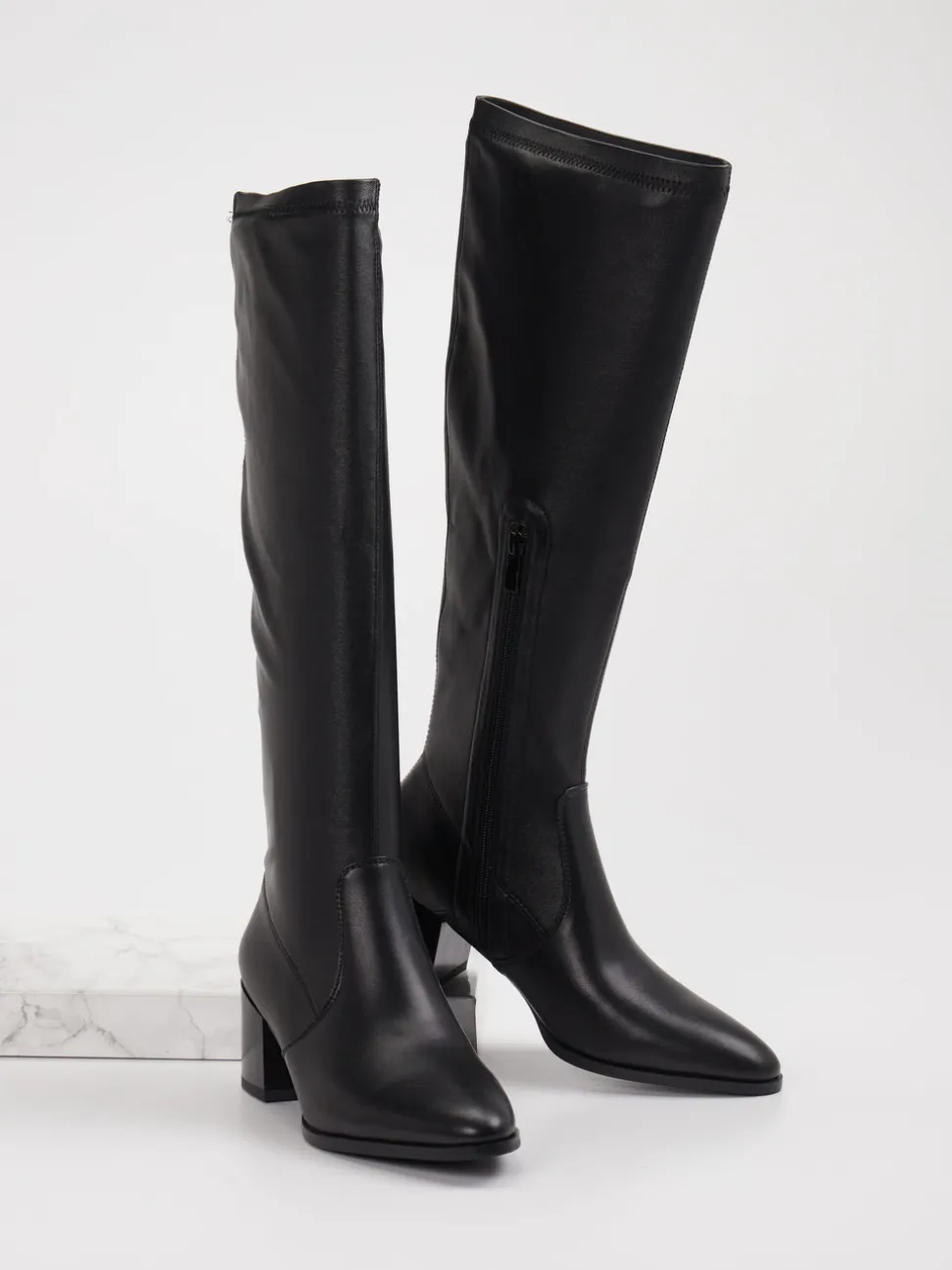 Andrea Puccini – Kniestiefel aus Stretch in Schwarz