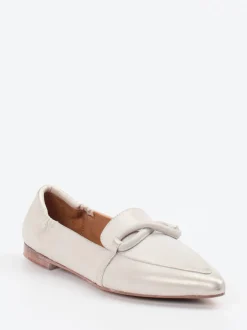 Andrea Puccini – Loafer aus Metallicleder silberbeige