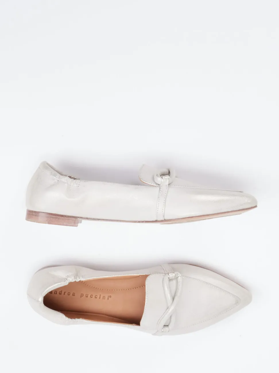 Andrea Puccini – Loafer aus Metallicleder silberbeige