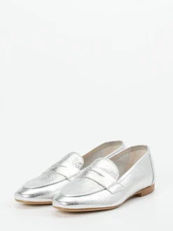Andrea Puccini – Loafer aus Metallic-Glattleder silber