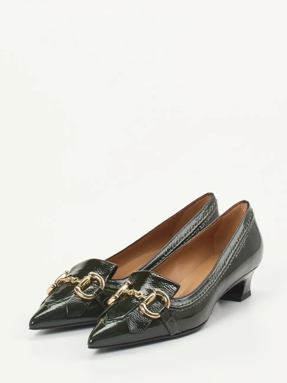 Andrea Puccini – Pumps aus Lackleder in Tannengrün