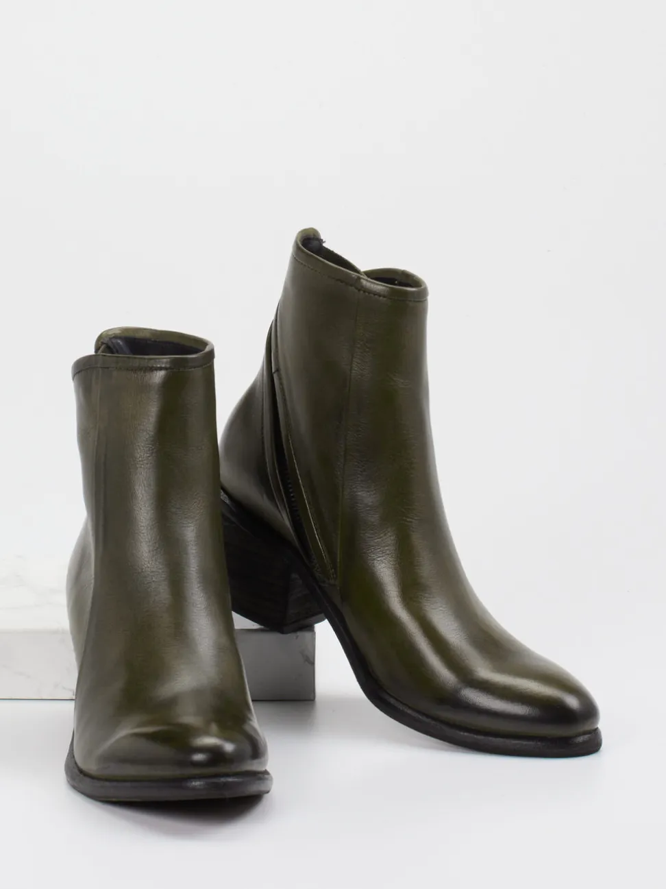 Andrea Puccini – Stiefelette aus Kalbleder in Olivgrün