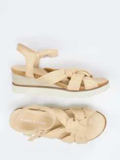 Andrea Sabatini – Keilsandalette aus Lammleder beige