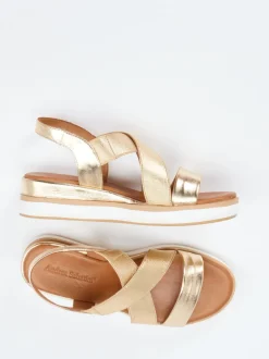 Andrea Sabatini – Plateausandale aus Metallicleder Gold