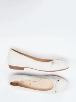Ara – Ballerinas aus Hirschleder in Cremeweiß