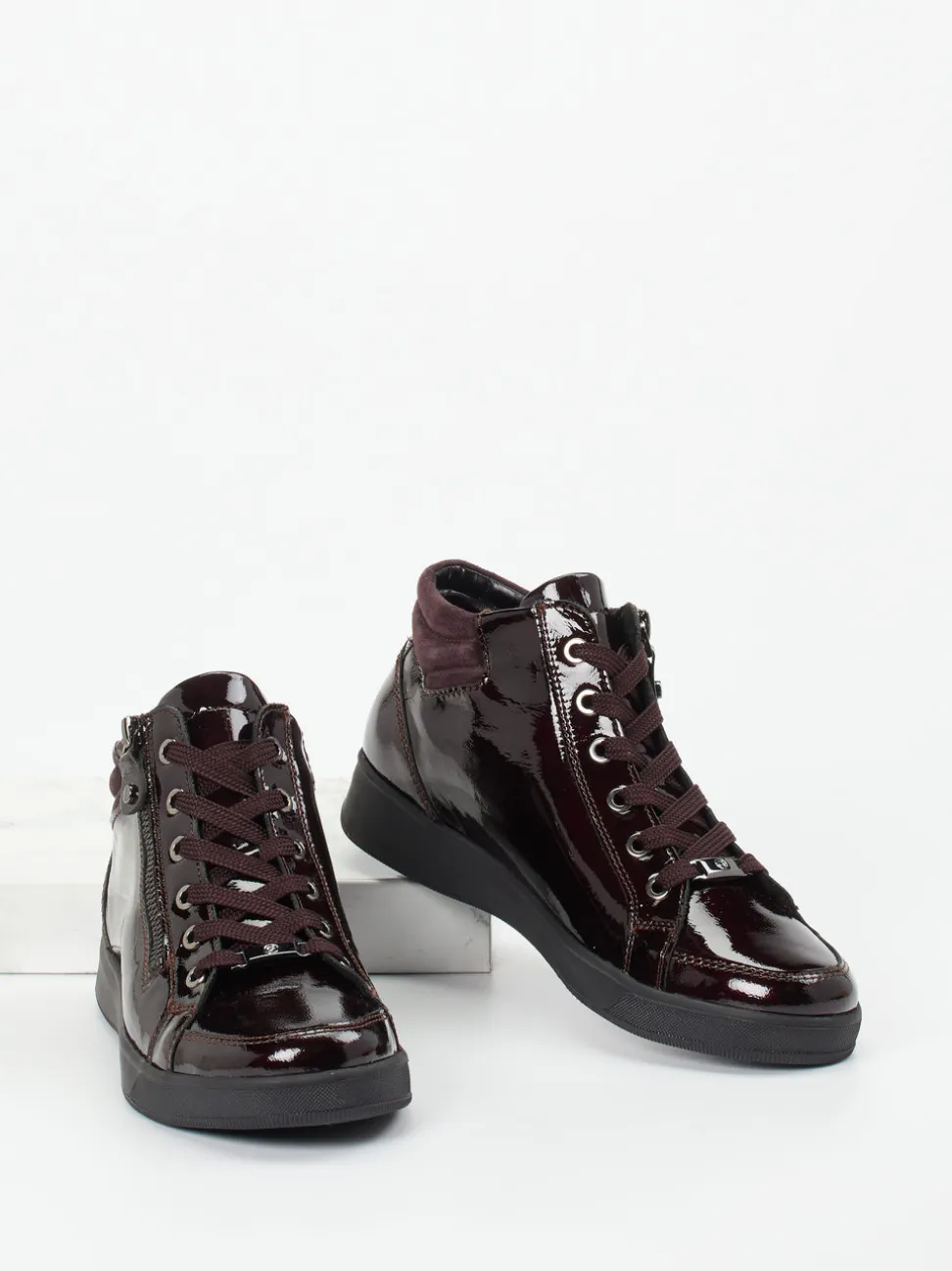 Ara – High-Top Sneaker aus Lackleder Dunkelbordeaux
