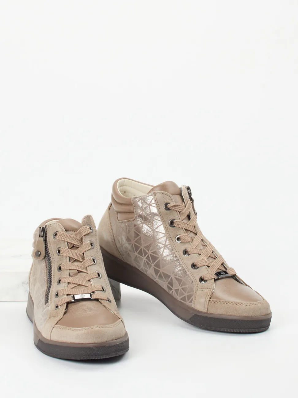 Ara – High-Top Sneaker aus geprägtem Leder beige