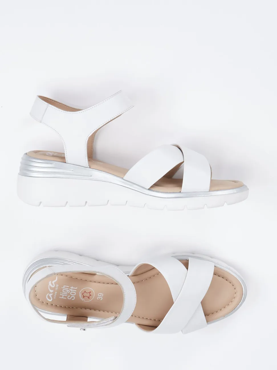 Ara – Keilsandalette aus Kalbleder in Weiß