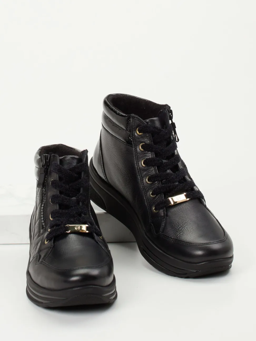Ara – Schnürboots aus Kalbleder in Schwarz