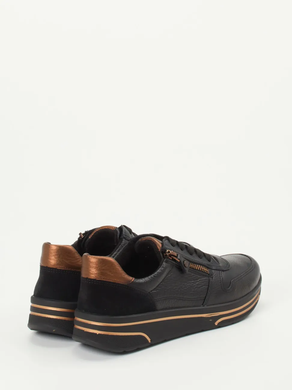 Ara – Sneaker aus Kalbleder in Schwarz mit Metallic-Details