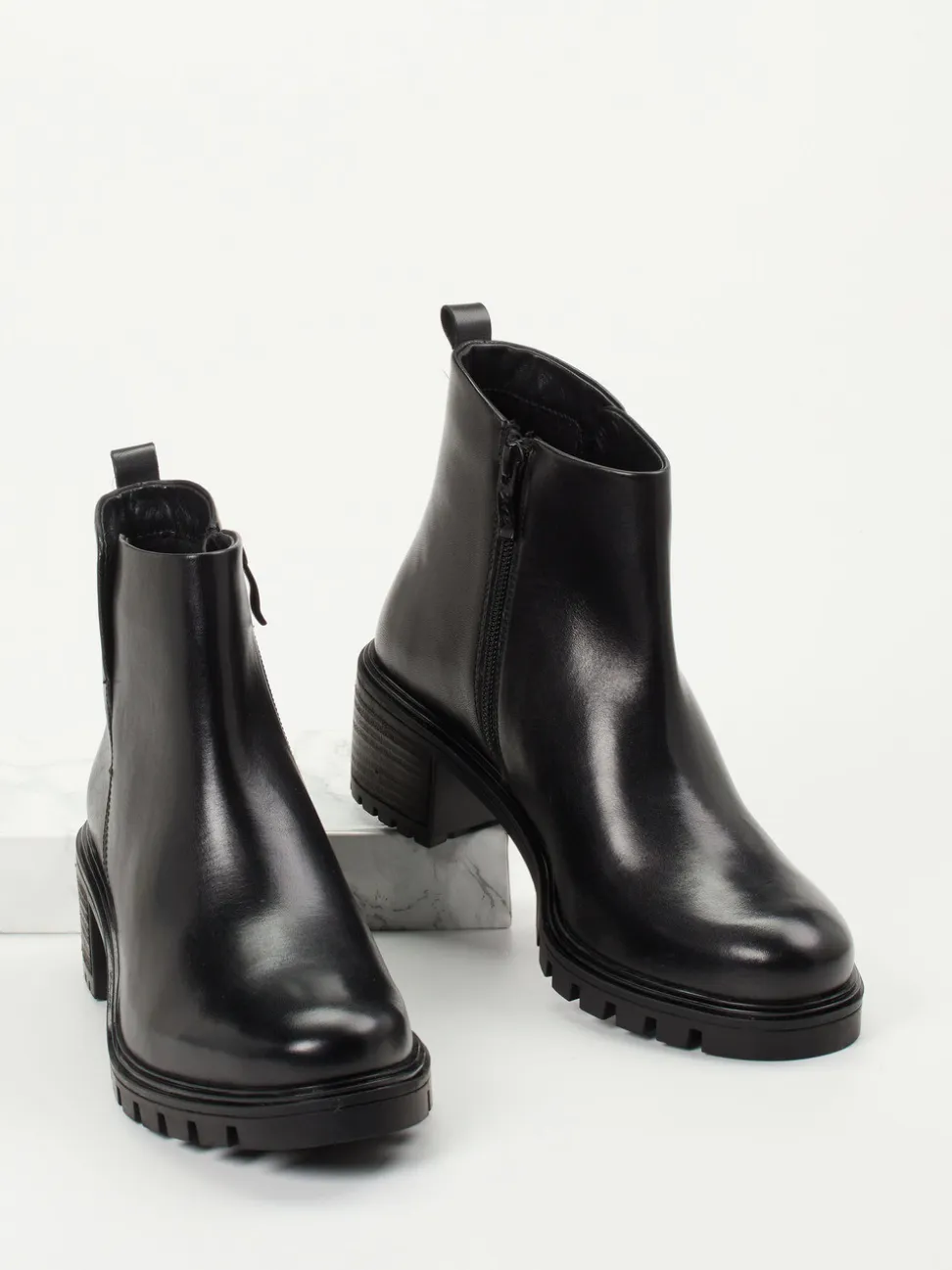 Ara – Stiefelette aus Kalbleder schwarz