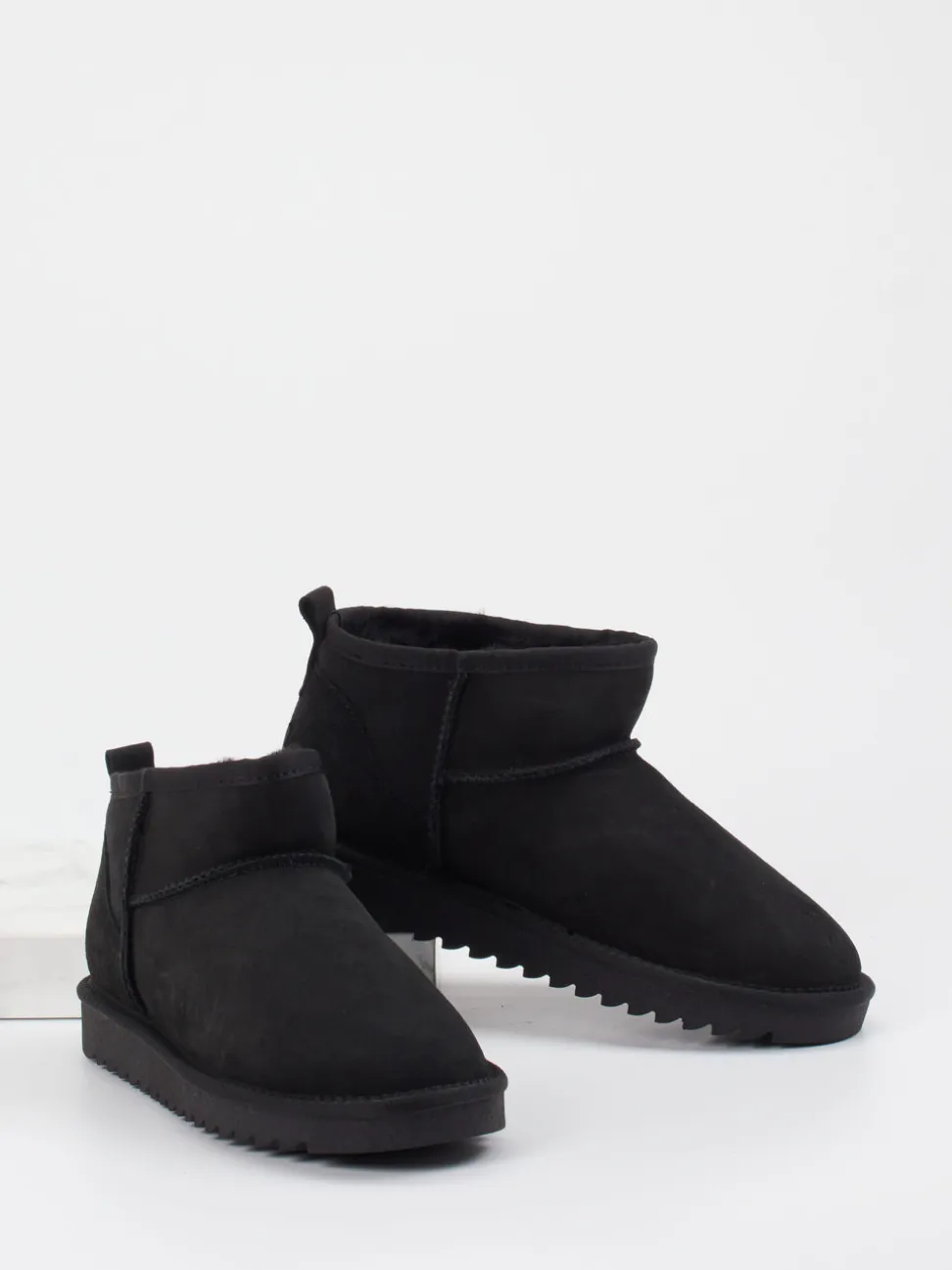 Ara – Stiefeletten aus Veloursleder schwarz