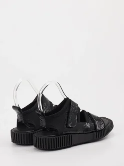Arche – Klettsandale aus Lackleder Schwarz