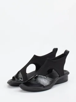 Arche – Komfortsandalen aus Stretch mit Lackdetail