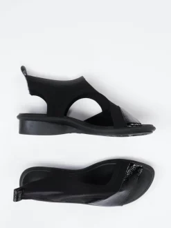 Arche – Komfortsandalen aus Stretch mit Lackdetail