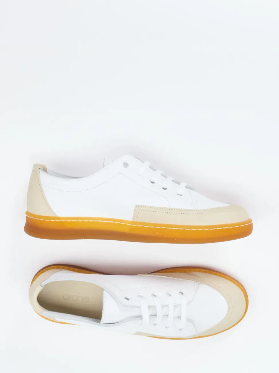 Arche – Sneaker aus Kalbleder in Weiß und Sand