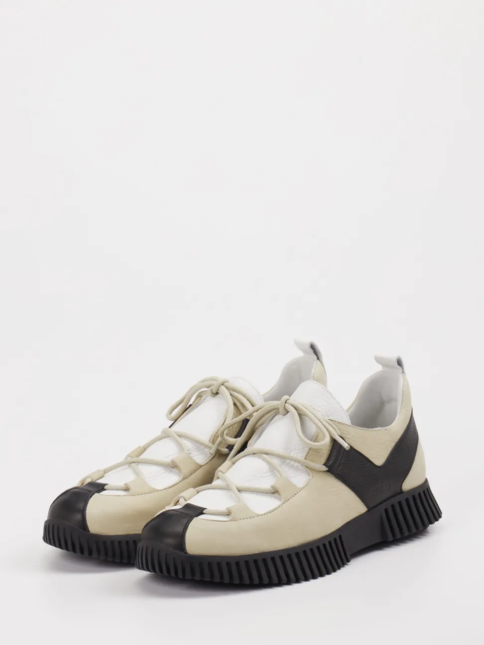 Arche – Sneaker aus Leder in Beige mit Gummisohle