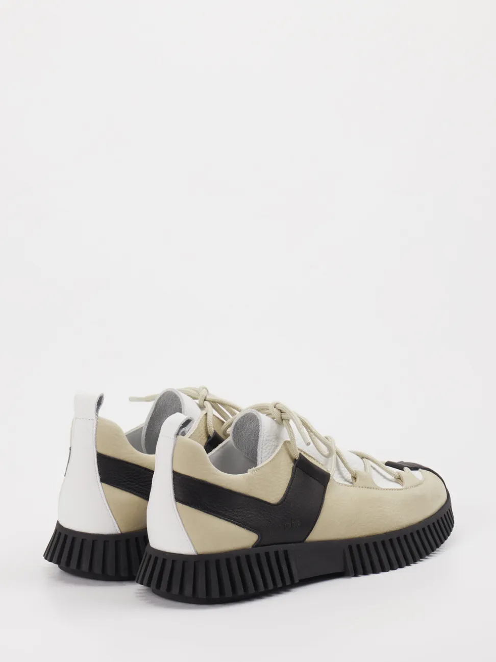 Arche – Sneaker aus Leder in Beige mit Gummisohle