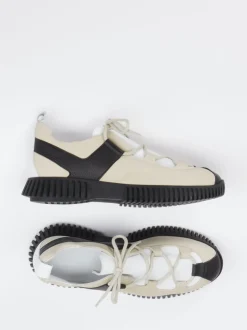 Arche – Sneaker aus Leder in Beige mit Gummisohle