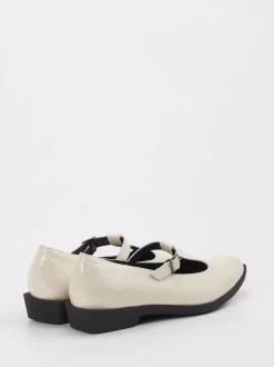 Arche – Spangenpumps aus Lackleder cremefarben