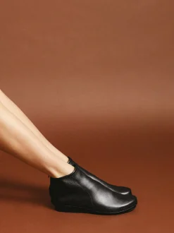 Arche – Stiefeletten aus Metallicleder in Schwarz