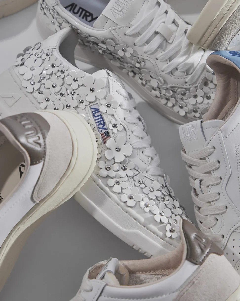 Autry – Low-Top Sneaker aus Lackleder Offwhite