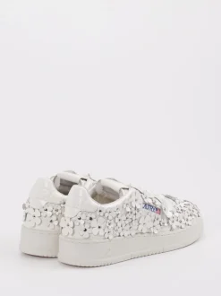 Autry – Low-Top Sneaker aus Lackleder Offwhite