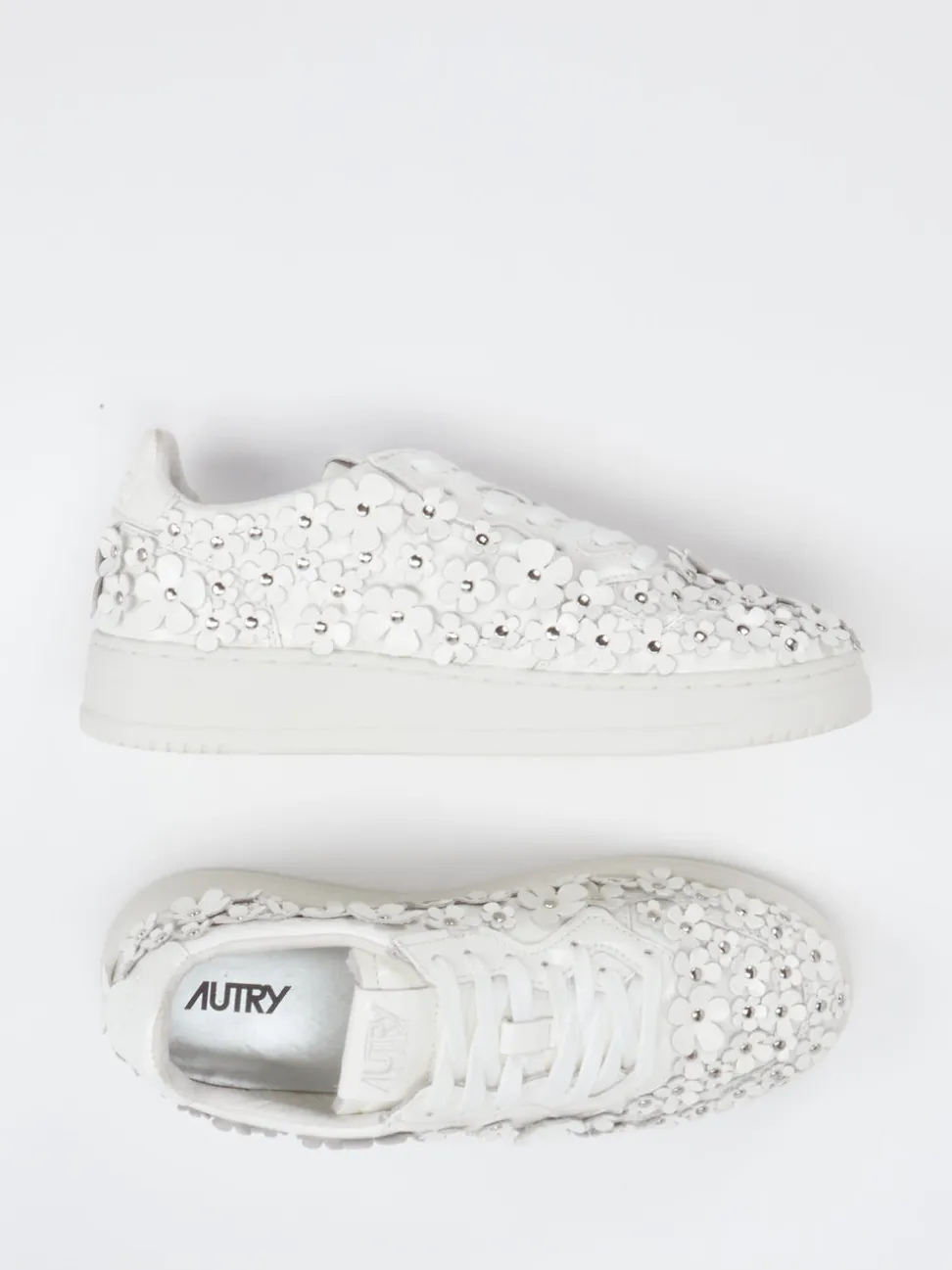 Autry – Low-Top Sneaker aus Lackleder Offwhite