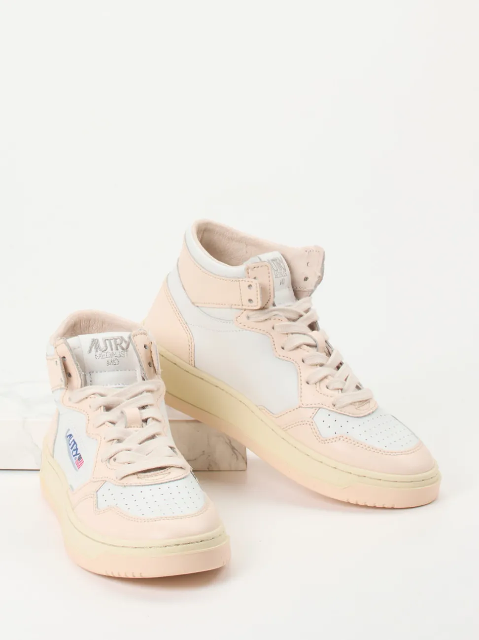 Autry – Mid-Top Sneaker aus Kalbleder Blassrosa