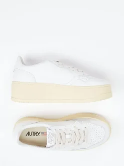 Autry – Platform-Sneaker aus Leder weiß-beige