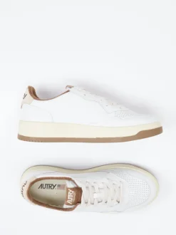 Autry – Sneaker aus Kalbleder in Offwhite