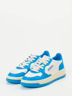 Autry – Sneaker aus Kalbleder in Weiß-Blau