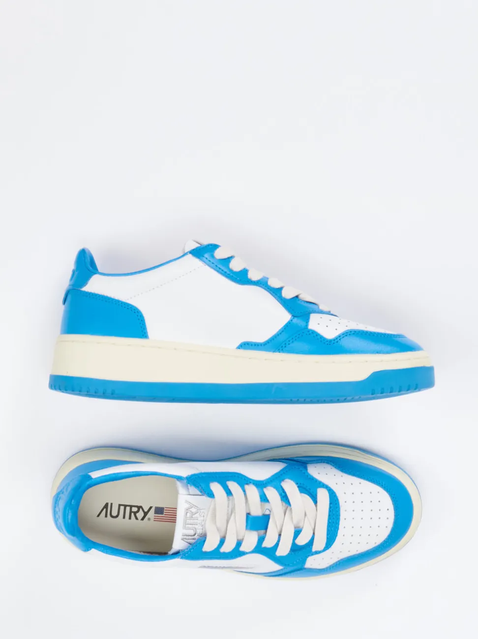 Autry – Sneaker aus Kalbleder in Weiß-Blau