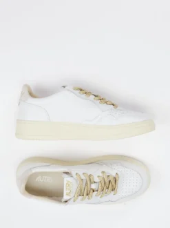 Autry – Sneaker aus Kalbleder mit Goldakzenten