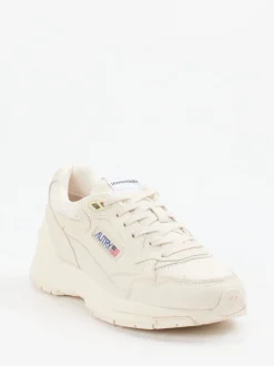 Autry – Sneaker aus Kalbleder und Mesh cremeweiß