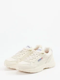 Autry – Sneaker aus Kalbleder und Mesh cremeweiß