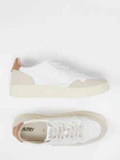 Autry – Sneaker aus Leder in Offwhite-Beige