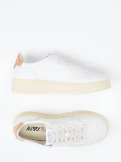 Autry – Sneaker aus Leder in Off-White