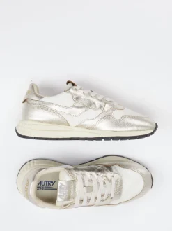 Autry – Sneaker aus Metallic-Leder in Beige-Gold