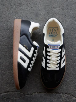 Back 70 – Retro-Sneaker aus Velourleder Schwarz